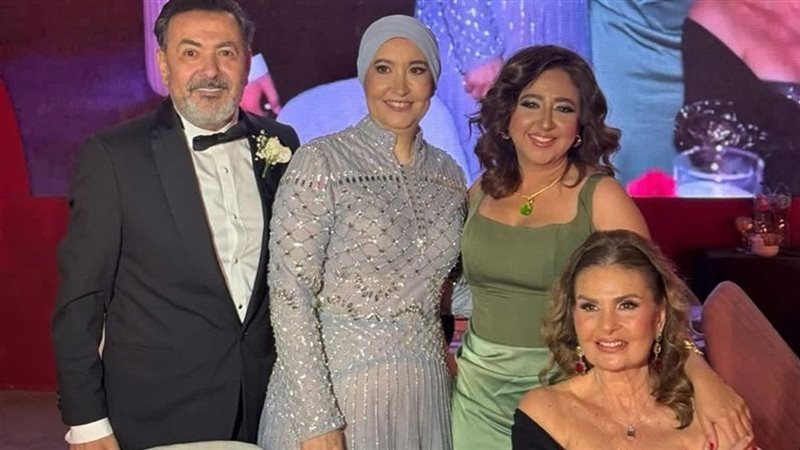 يسرا في حفل زفاف ابنة خيري رمضان 