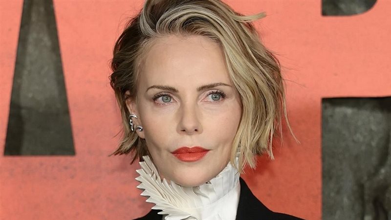 تشارليز ثيرون 