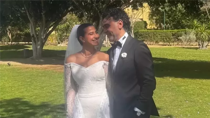 هاني خليفة مع عروسه رنا حسانين 