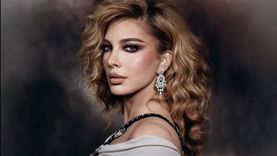 أصالة تتألق بالأبيض والأسود… أناقة كلاسيكية بروح عصرية تخطف الأنظار