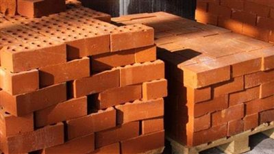 تفسير حلم رؤية الطوب الأحمر في المنام للعزباء والمتزوجة