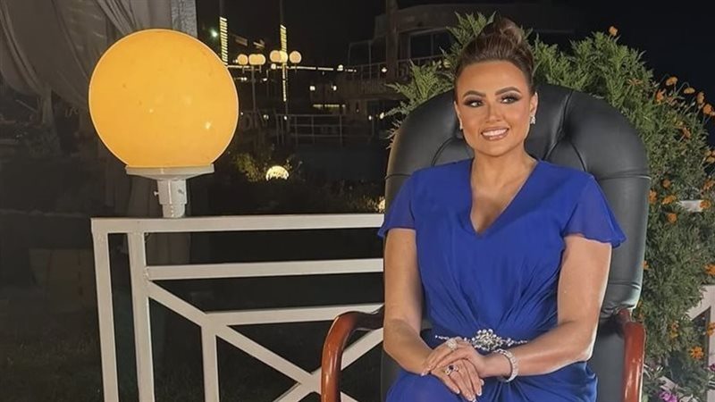 بشرى باللون الأزرق في مهرجان أسوان الدولي 