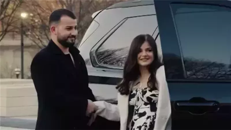 ميرنا حنا مع خطيبها