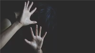 رسائل تهديد للطالبات تحيل معلما للمحاكمة