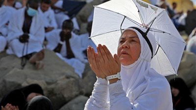   ما حكم الحج في عدة الوفاة لمن دفعت تكاليف الحج؟ .. الإفتاء تُجيب
