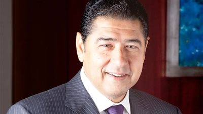 هشام عز العرب وإعادة رسم العلاقة بين البنوك والقطاع المالي غير المصرفي.