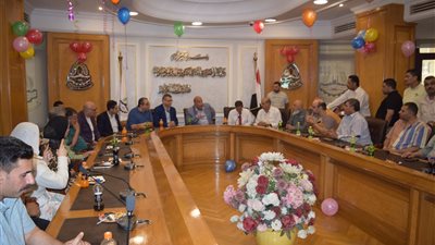 رئيس غرفة القاهرة يؤكد: الروابط الإنسانية أساس نجاح بيئة العمل خلال تكريم موظف متقاعد