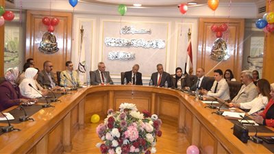 محافظة القاهرة والغرفة التجارية تبحثان تيسير تراخيص مراكز تدريب تنمية الموارد البشرية 