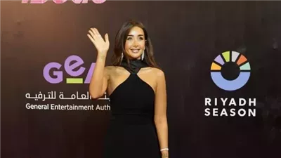 هنا الزاهد تتألق في العرض الخاص لفيلم “7Dogs” وحزن زوجة بيومي فؤاد يثير الجدل 