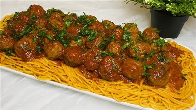  طريقة عمل مكرونة بكرات اللحم وصوص الطماطم في مطبخك 