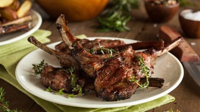  أكلات عيد الأضحي.. طريقة عمل الريش المشوية في مطبخك 
