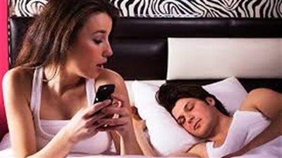 ماذا أفعل إذا اكتشفت أن زوجتي تخونني مع صديقتها؟