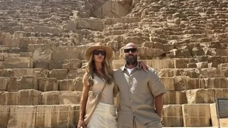 جيسون ستاثام مع زوجته  