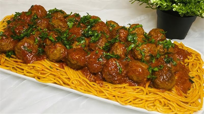  طريقة عمل مكرونة بكرات اللحم وصوص الطماطم