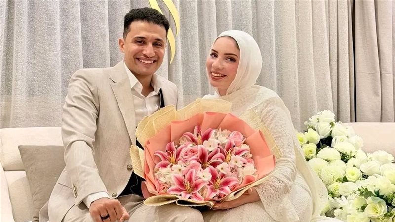 مصطفى عماد نجم سيد الناس مع خطيبته