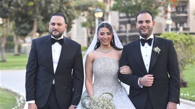 بحضور نجوم الفن أمام الأهرامات.. عماد زيادة يحتفل بزفاف ابنة شقيقه في أجواء عائلية مميزة