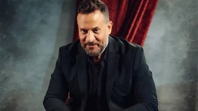 ماجد المصري وزوجته يحتفلان بتخرج نجلهما آدم في أجواء مؤثرة