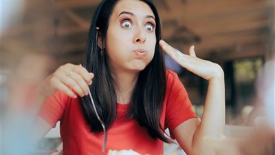 تفسير حلم أكل الشطة  في المنام للعزباء والمتزوجة 