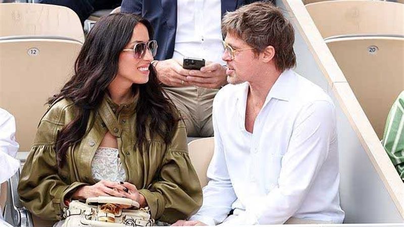 براد بيت مع حبيبته إينيس دي رامون 