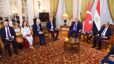وزير الخارجية ونظيره التركي يبحثان تعزيز التعاون الثنائي وتطورات الأوضاع الإقليمية