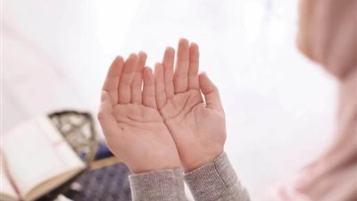 بشرى للعزباء والمتزوجة..  تفسير حلم صلاة العصر في المنام