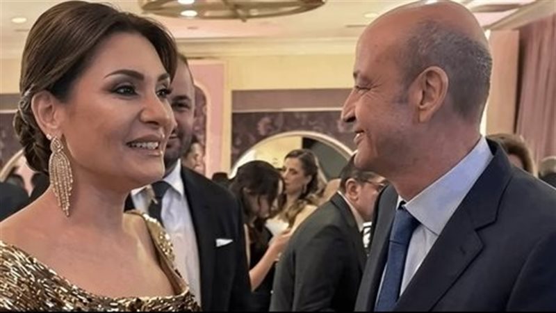 عمرو أديب مع زوجته دينا طلعت