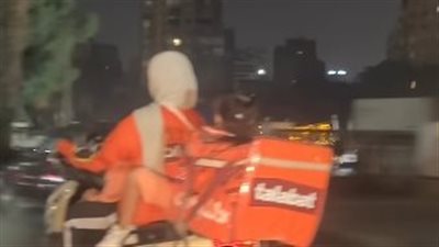     12 ساعة على السكوتر وطفلتاها معها.. مأساة سارة تهز مواقع التواصل