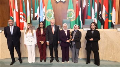 منح السفيرة فوزية زينل جائزة المرأة العربية للمسؤولية المجتمعية لعام 2026