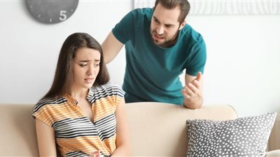  هل يجوز إجبار الزوجة على قطع الرحم؟   ..