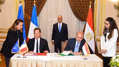 وزير الخارجية يشهد توقيع إعلان نوايا مصري فرنسي لتعزيز التعاون في مجال الهجرة