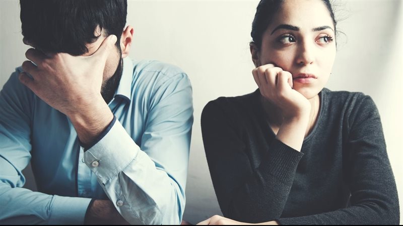 زوج مصاب بمرض الإيدز