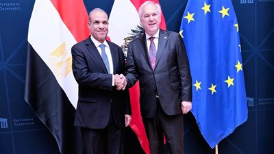 وزير الخارجية يبحث مع رئيس البرلمان النمساوي تعزيز التعاون الثنائي والتطورات الإقليمية