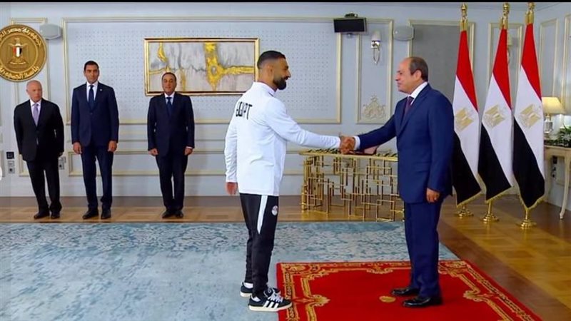 الرئيس السيسي مع محمد صلاح 