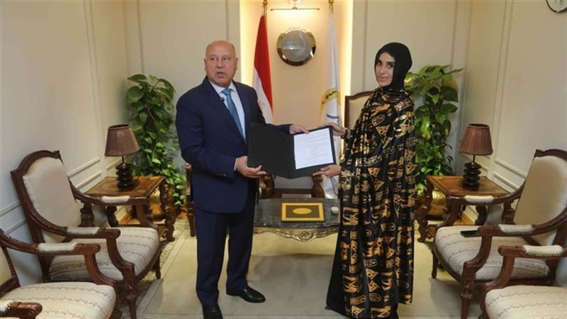 ليلى الأنصاري مع وزير النقل 