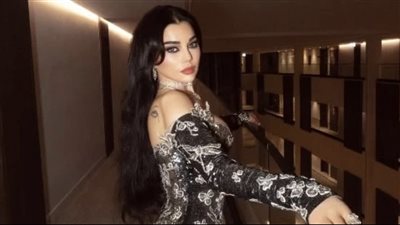 تمزق ملابسها على المسرح.. هيفاء وهبي تتعرض لموقف مفاجئ أمام الجمهور 