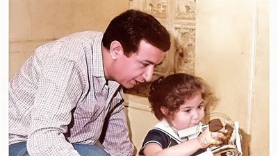 “كان نفسي تكون معايا”.. رسالة مؤثرة من ابنة نور الشريف تعيد ذكراه للواجهة