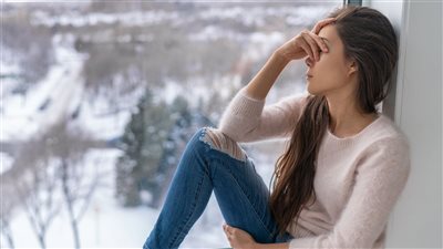 أشباح الظلام الداكنة.. كيف يبتلعنا «اكتئاب الشتاء» وما السبل الطبية للتعافي؟
