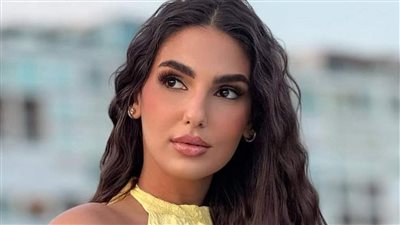 سرقة في وضح النهار تهز نور غندور.. تحطيم سيارتها وسرقة مقتنياتها 