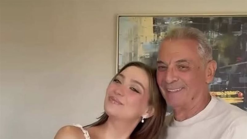 محمود حميدة مع ابنته 
