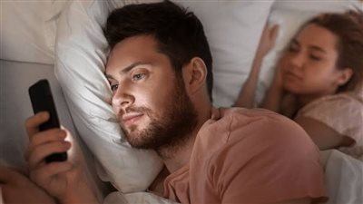 سيدة تسأل: ماذا تفعل المرأة إذا شكت أن زوجها يخونها؟