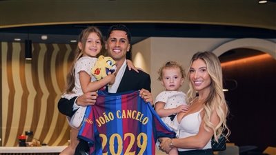 زوجة كانسيلو تثير الجدل برسالة غامضة بعد رحيله عن الهلال وعودته إلى برشلونة
