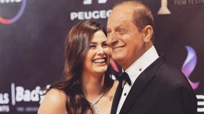 هاني مهنا يتعرض لوعكة صحية مفاجئة.. وابنته هنادي تسانده