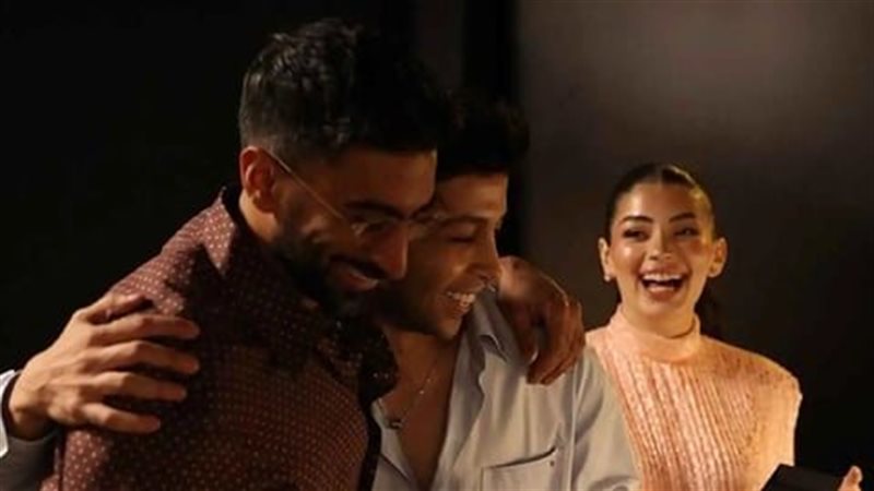 أنس بوخش مع ليلى زاهر وزوجها هشام جمال