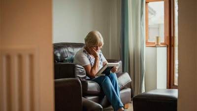 متلازمة العش الفارغ.. كيف تتعامل الأم نفسيًا مع استقلال الأبناء وزواجهم؟