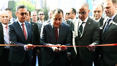 رئيس الوزراء يفتتح المعرض الرئيسي لـ 
