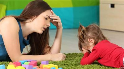 طفلي يرفض الهزيمة.. كيف تعالجين العصبية وحب التملك عند الأطفال أثناء اللعب؟