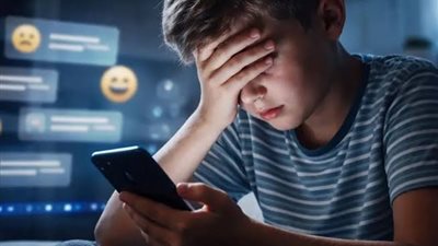 علامات خفية تكشف تعرض طفلك للمضايقات عبر الإنترنت.. كيف تحميه؟