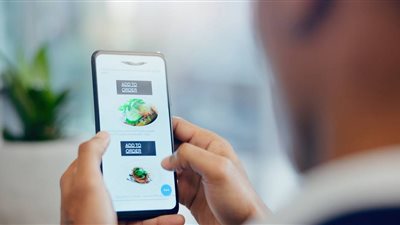 تعديلات غير مدفوعة تربك المطاعم في السعودية