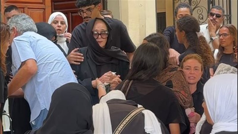 نجلاء فتحي في جنازة ابنتها ياسمين