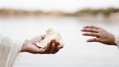 تفسير رؤية إعطاء الميت للحي في المنام: دلالات العطايا المختلفة بأنواعها